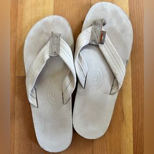 Rainbow men’s size 7.5-8 flip flops in color “sand”